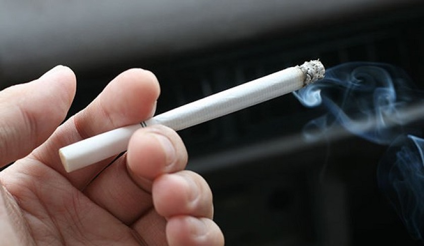 Hút thuốc lá gây đen răng Hút thuốc lá gây đen răng