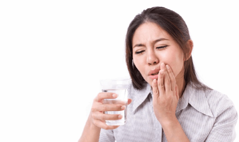 Ê buốt, đau nhức răng là triệu chứng sẽ xảy ra khi răng bị mục