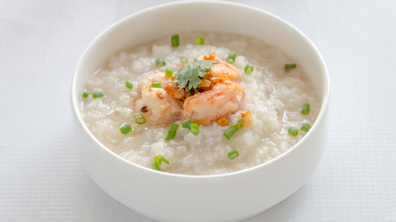 Cháo, súp, canh hầm nhừ là lựa chọn ưu tiên trong những ngày đầu sau nhổ răng khôn