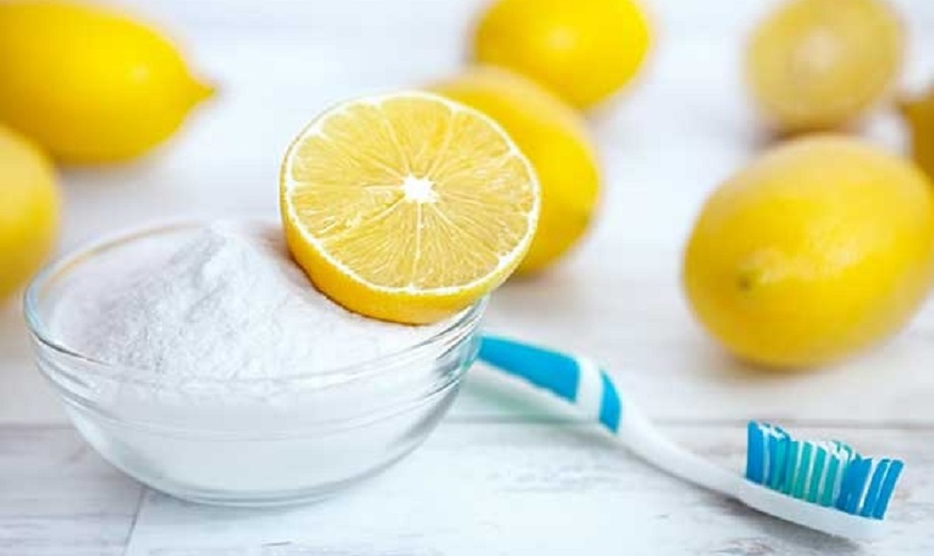Đánh răng bằng muối và chanh là biện pháp làm trắng răng được nhiều người áp dụng
